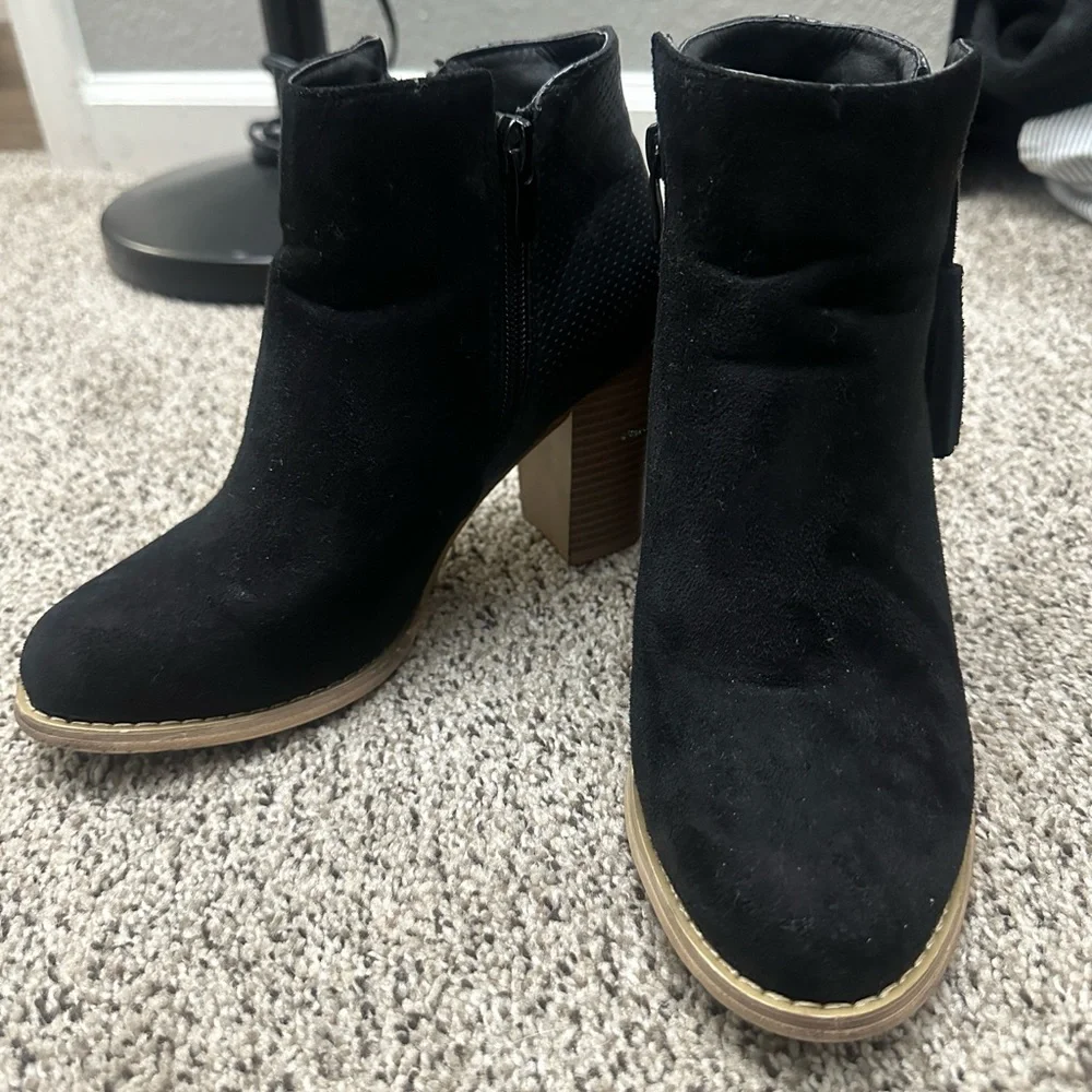 Women’s Booties 6.5 - Picture 3 of 4